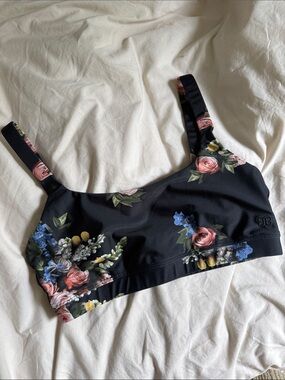 Albion Fit Momentum Black Dahlia Floral Sports Bra medium